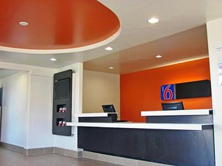 motel 6 victorville desert express