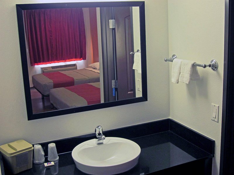 motel 6 victorville desert express