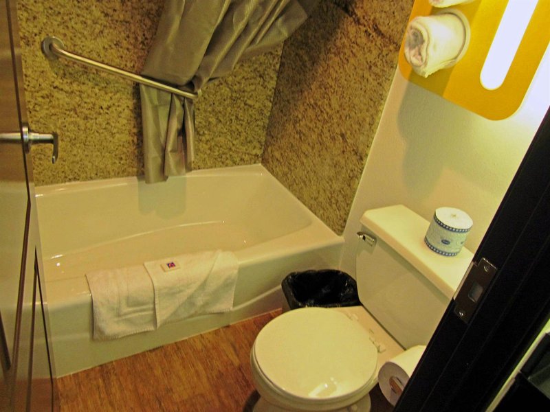 motel 6 victorville desert express