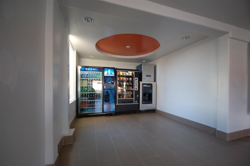 motel 6 victorville desert express