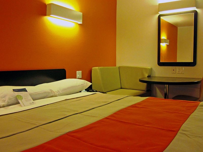 motel 6 victorville desert express