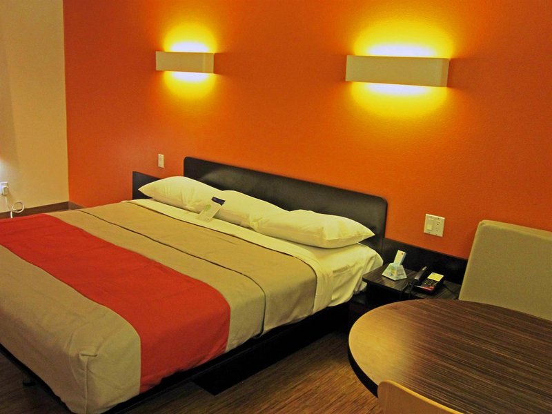 motel 6 victorville desert express
