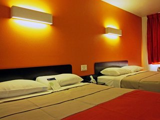 motel 6 victorville desert express