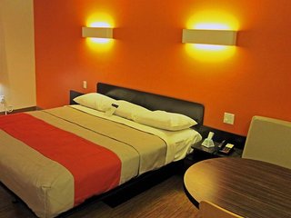 motel 6 victorville desert express