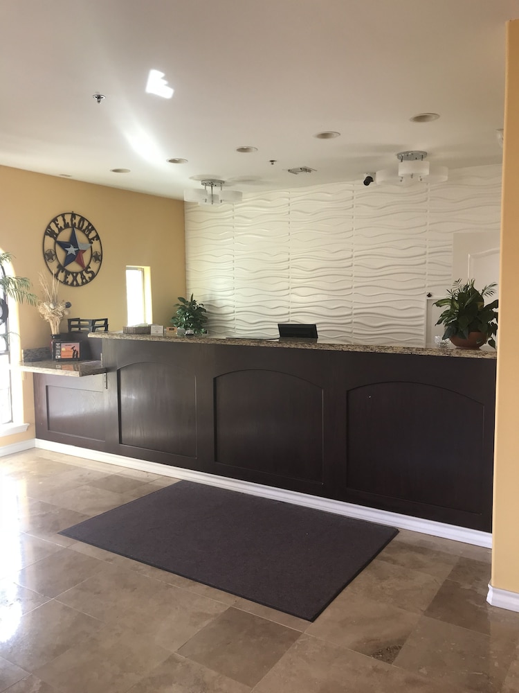 los fresnos inn and suites