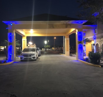 los fresnos inn and suites