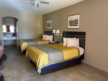 los fresnos inn and suites