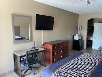 los fresnos inn and suites