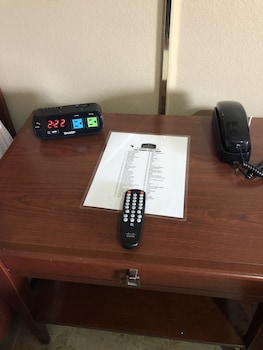 los fresnos inn and suites