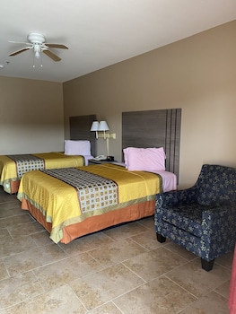 los fresnos inn and suites