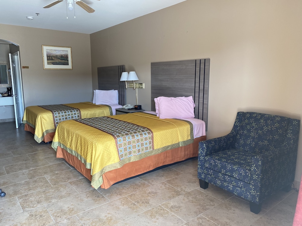 los fresnos inn and suites