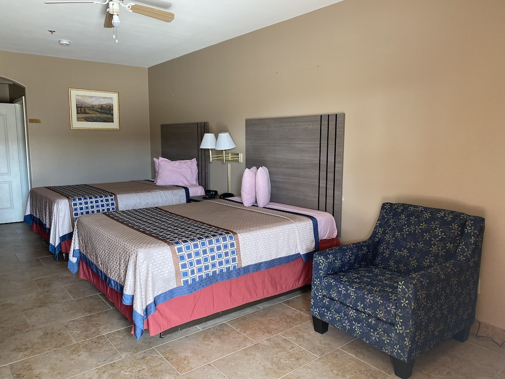 los fresnos inn and suites