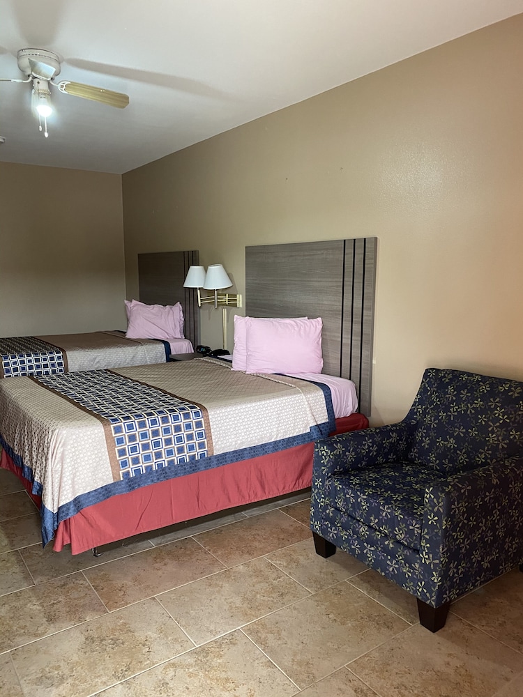 los fresnos inn and suites