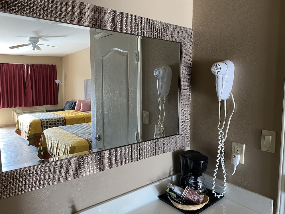 los fresnos inn and suites