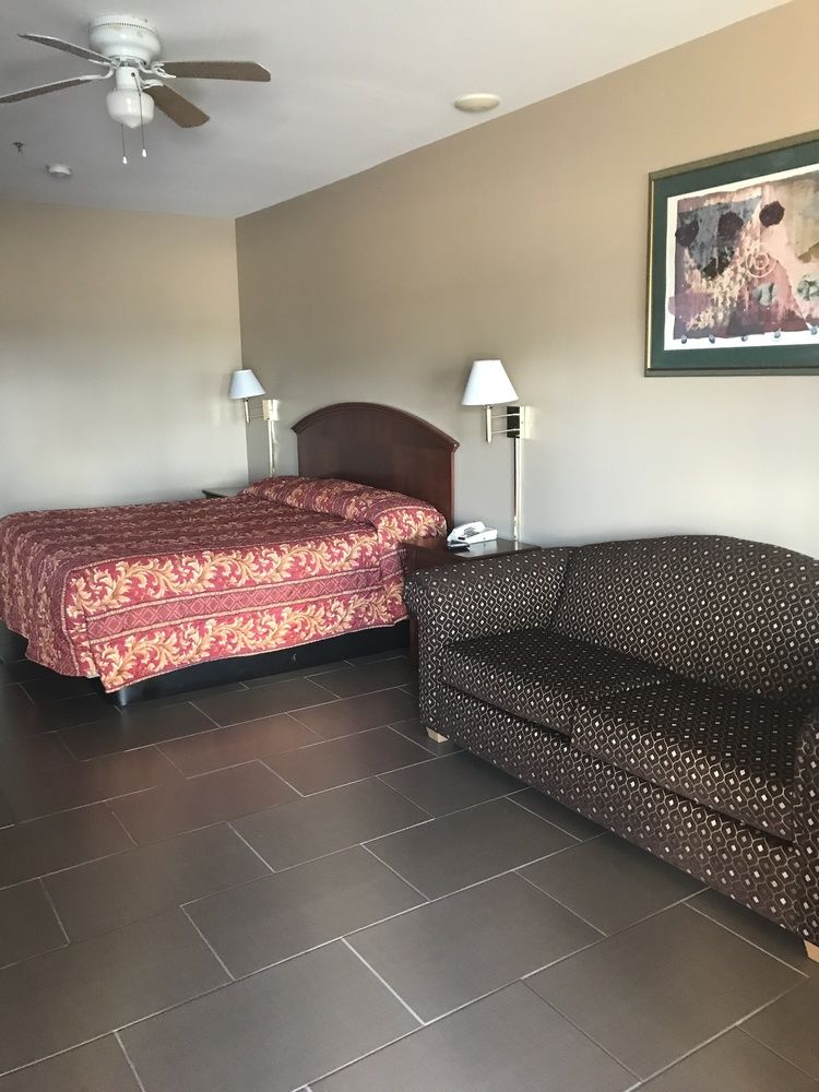 los fresnos inn and suites