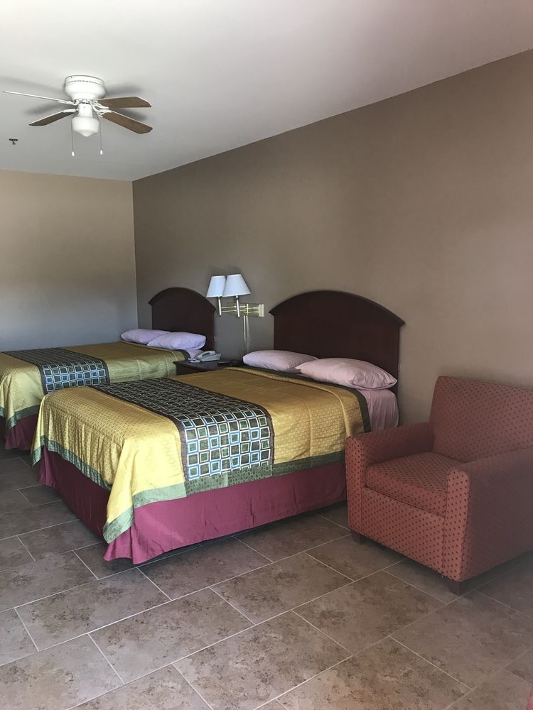 los fresnos inn and suites
