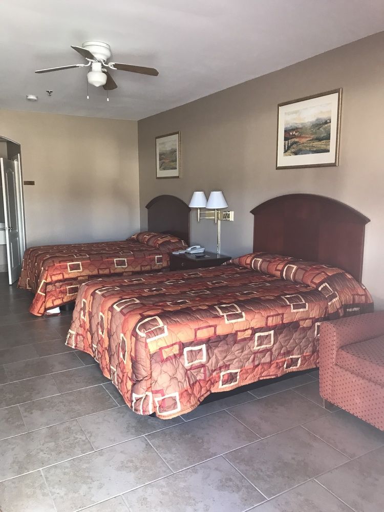 los fresnos inn and suites