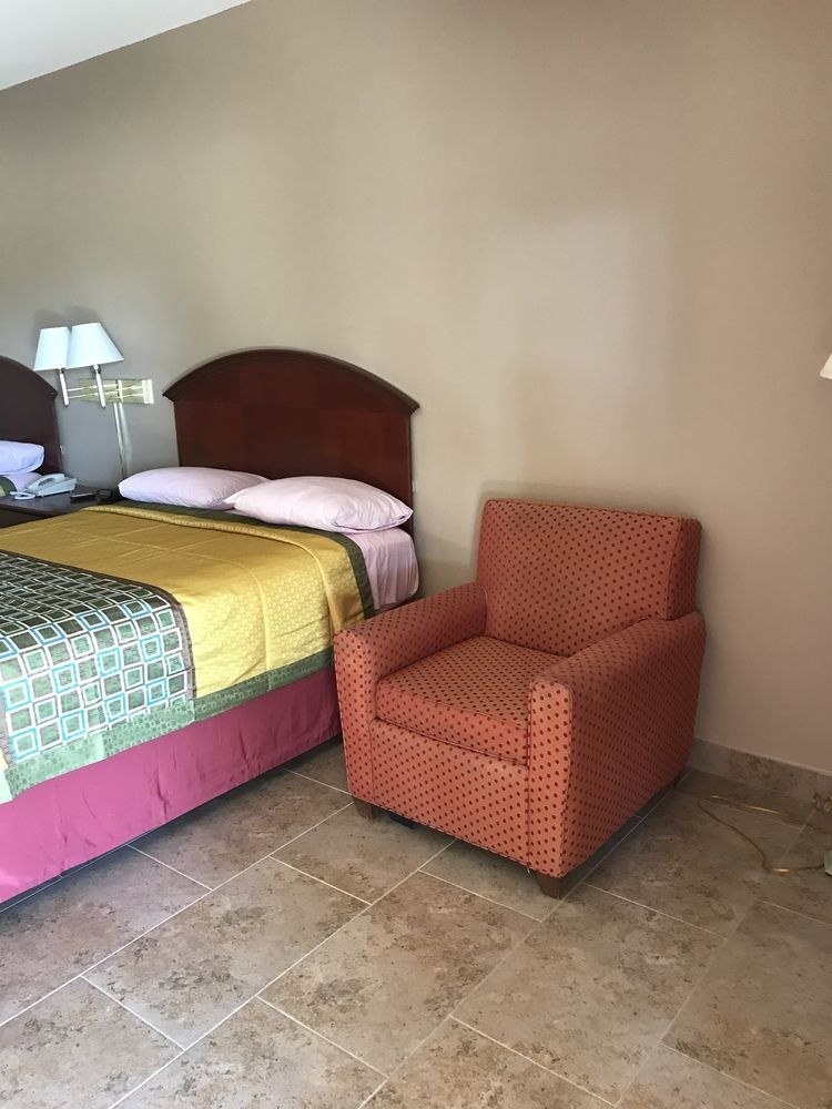 los fresnos inn and suites
