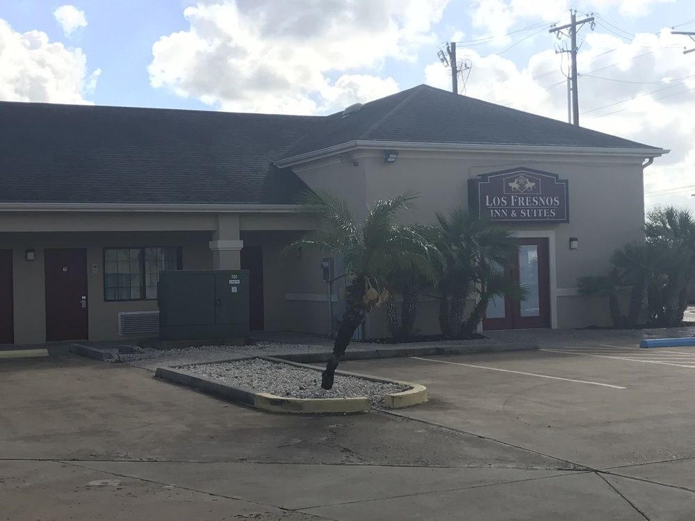 los fresnos inn and suites