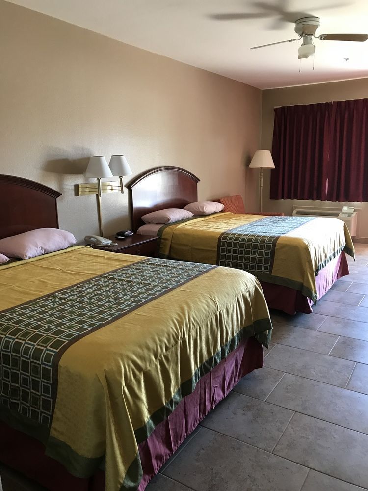 los fresnos inn and suites
