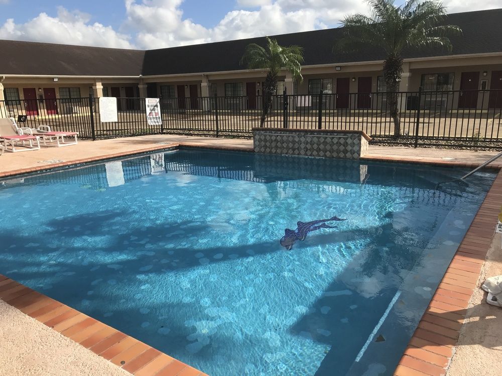 los fresnos inn and suites