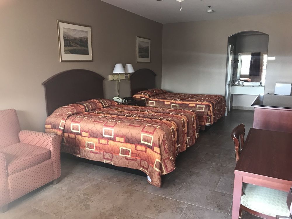 los fresnos inn and suites