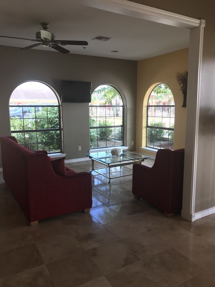 los fresnos inn and suites