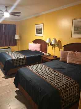 los fresnos inn and suites