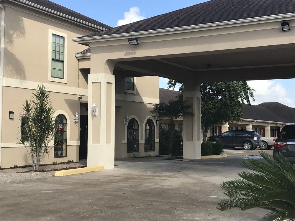 los fresnos inn and suites