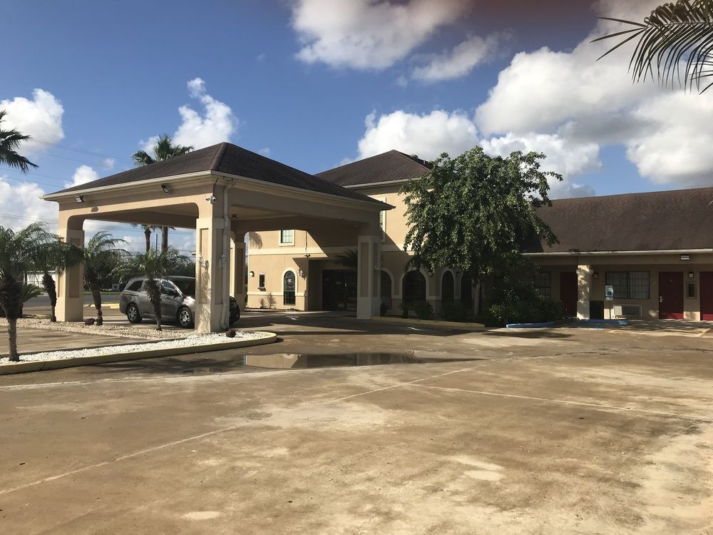 los fresnos inn and suites