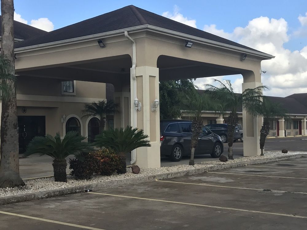 los fresnos inn and suites
