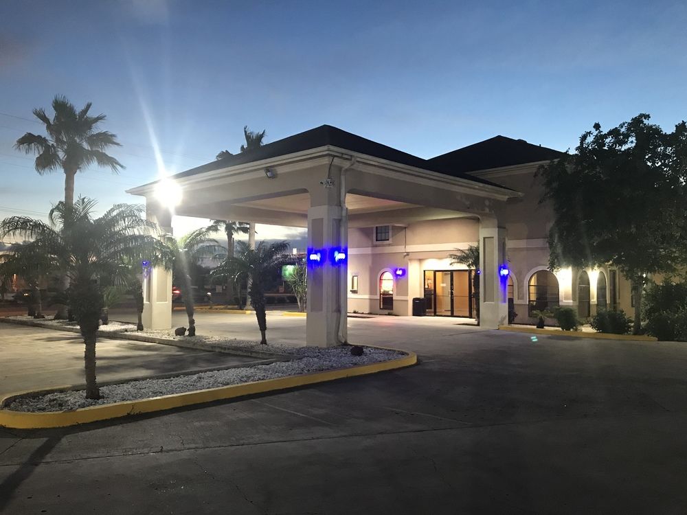 los fresnos inn and suites