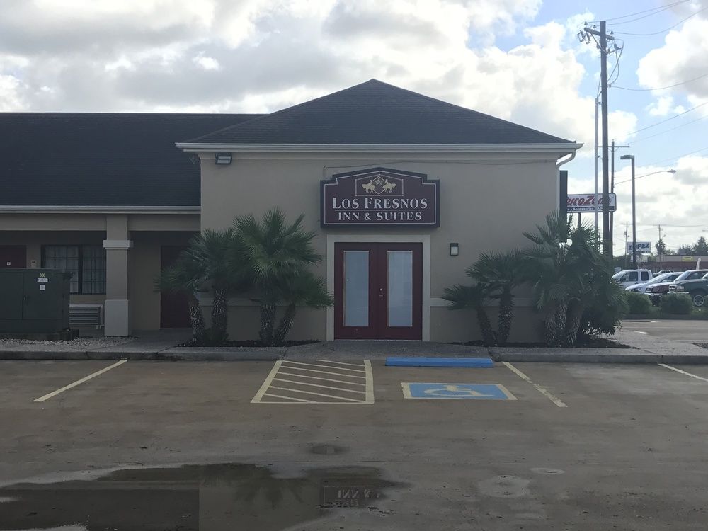 los fresnos inn and suites