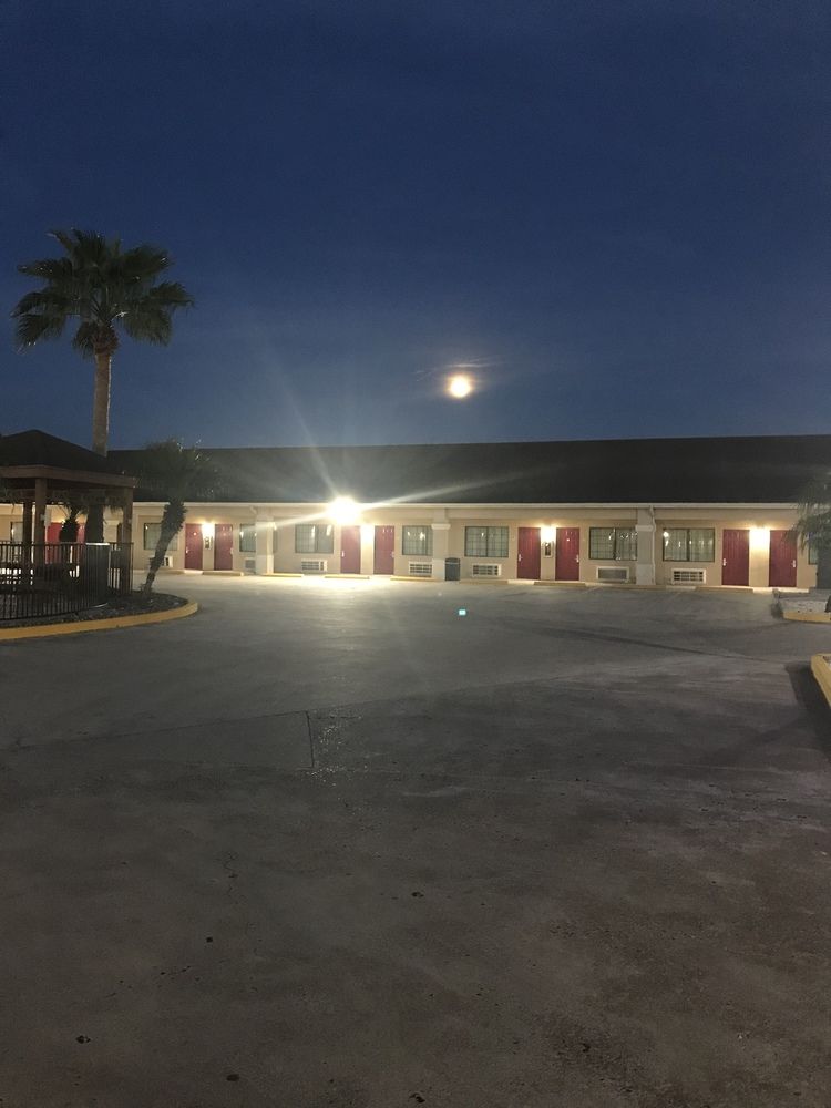 los fresnos inn and suites