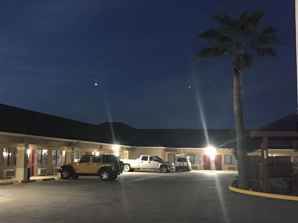 los fresnos inn and suites
