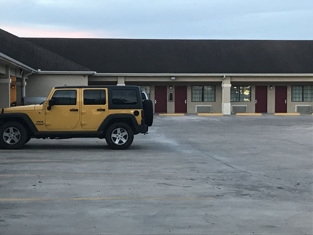 los fresnos inn and suites