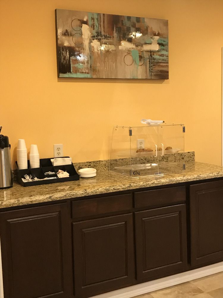 los fresnos inn and suites