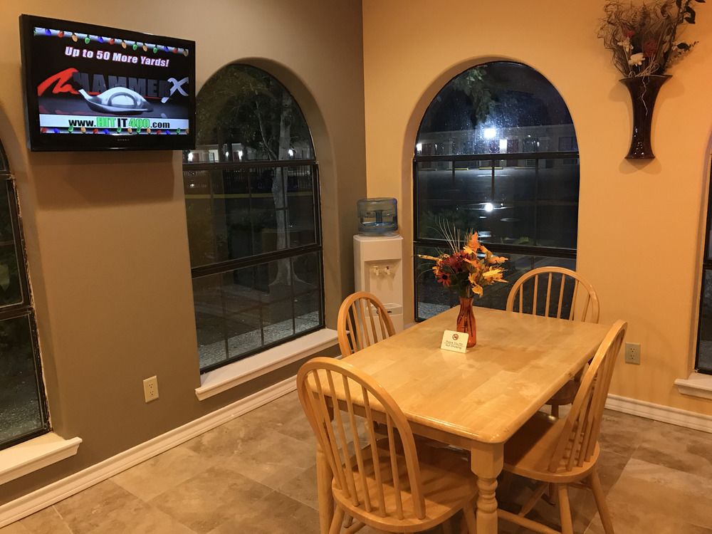 los fresnos inn and suites