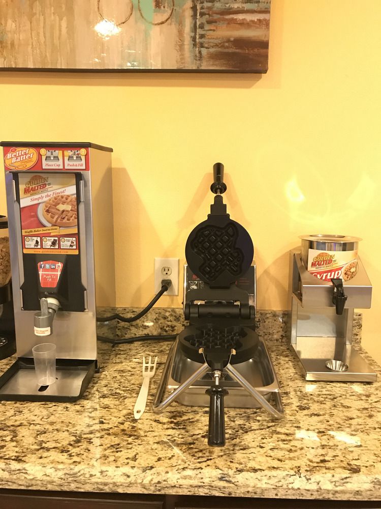 los fresnos inn and suites