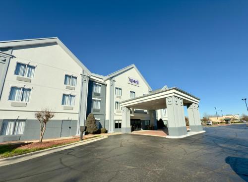 Spark By Hilton Smithfield I-95,,3 star