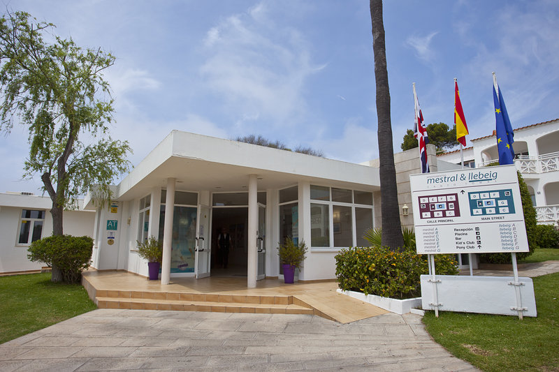 apartamentos seth mestral y llebeig