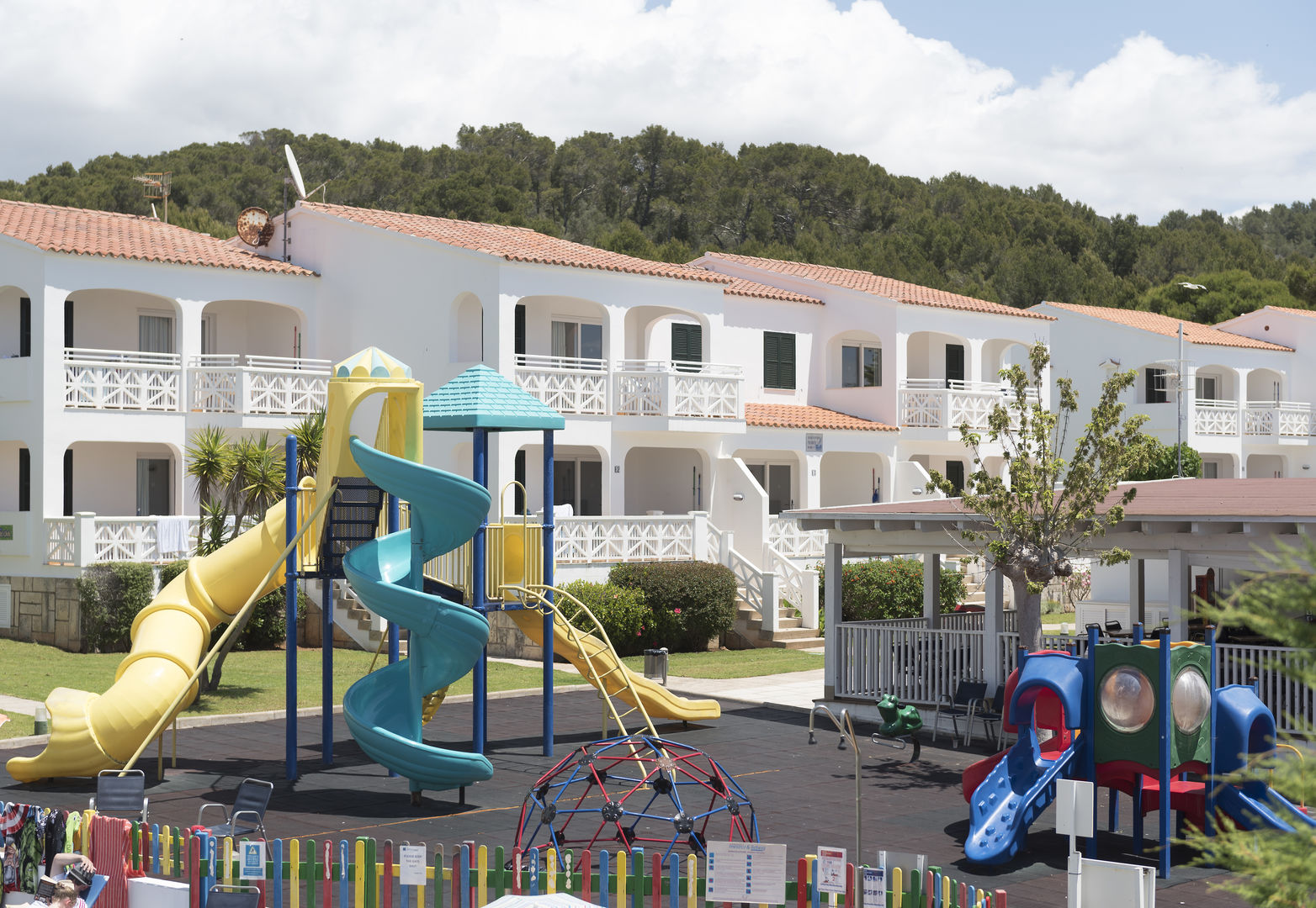 apartamentos seth mestral y llebeig