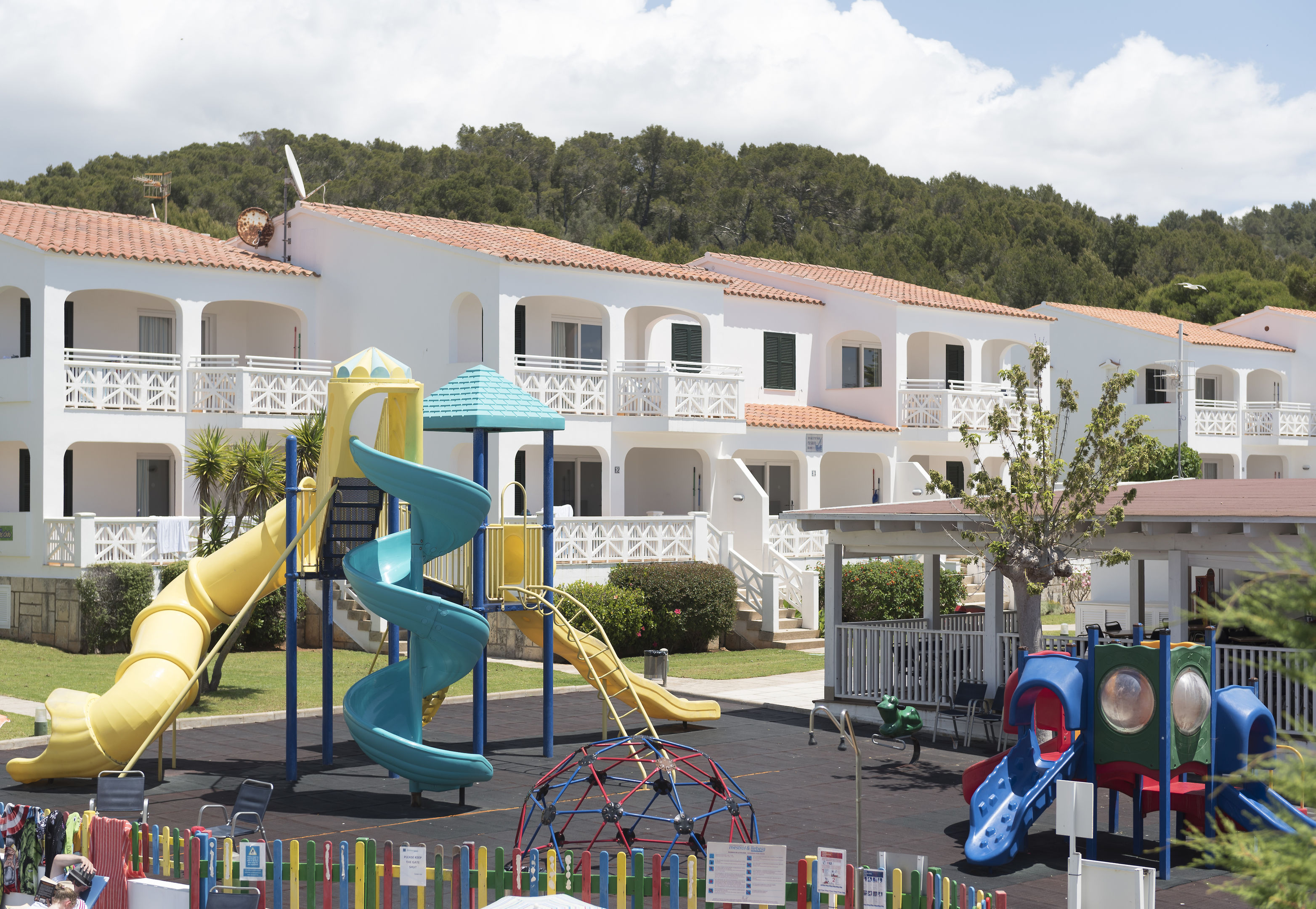 apartamentos seth mestral y llebeig