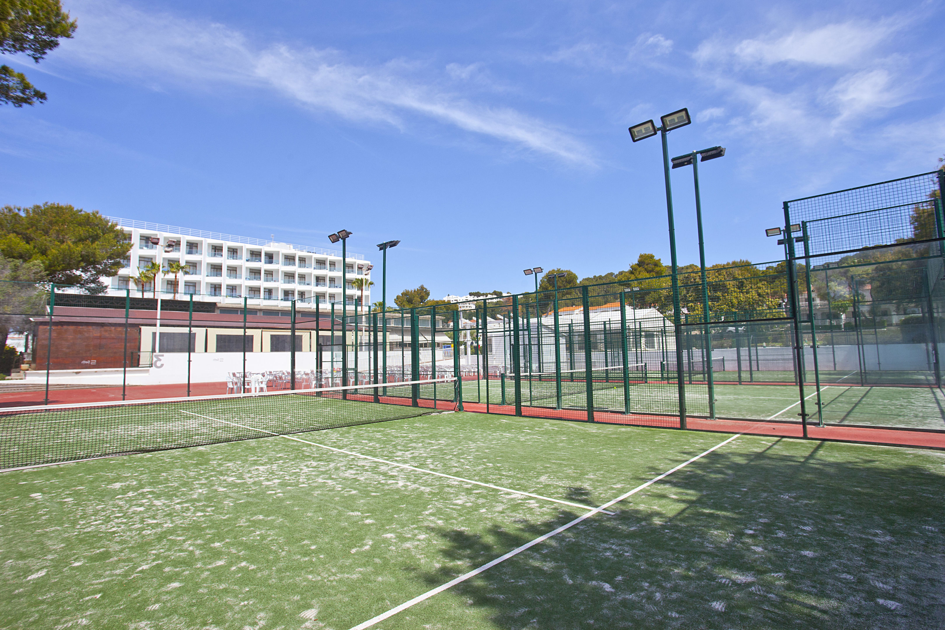 apartamentos seth mestral y llebeig