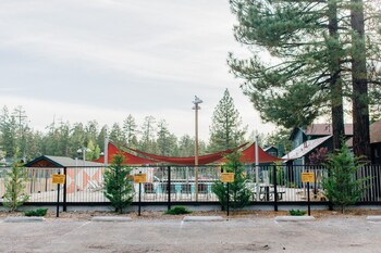 Noon Lodge At Mallard Bay,Fawnskin>>Big Bear Lake,3 star
