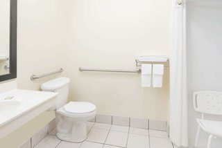 Super 8 By Wyndham Columbus West,Franklin>>Columbus,2 star