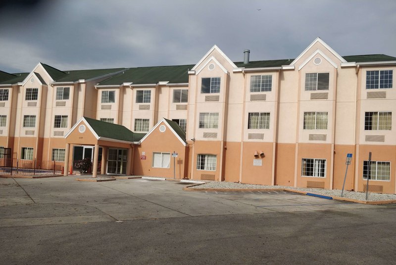 days inn and suites by wyndham tampa raymond james stadium