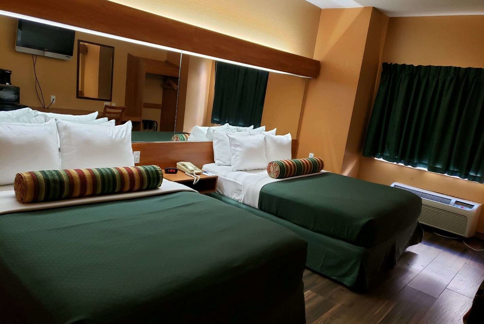 days inn and suites by wyndham tampa raymond james stadium