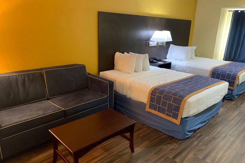 days inn and suites by wyndham tampa raymond james stadium