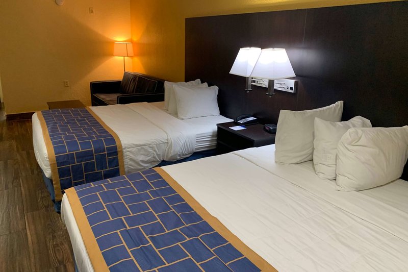 days inn and suites by wyndham tampa raymond james stadium